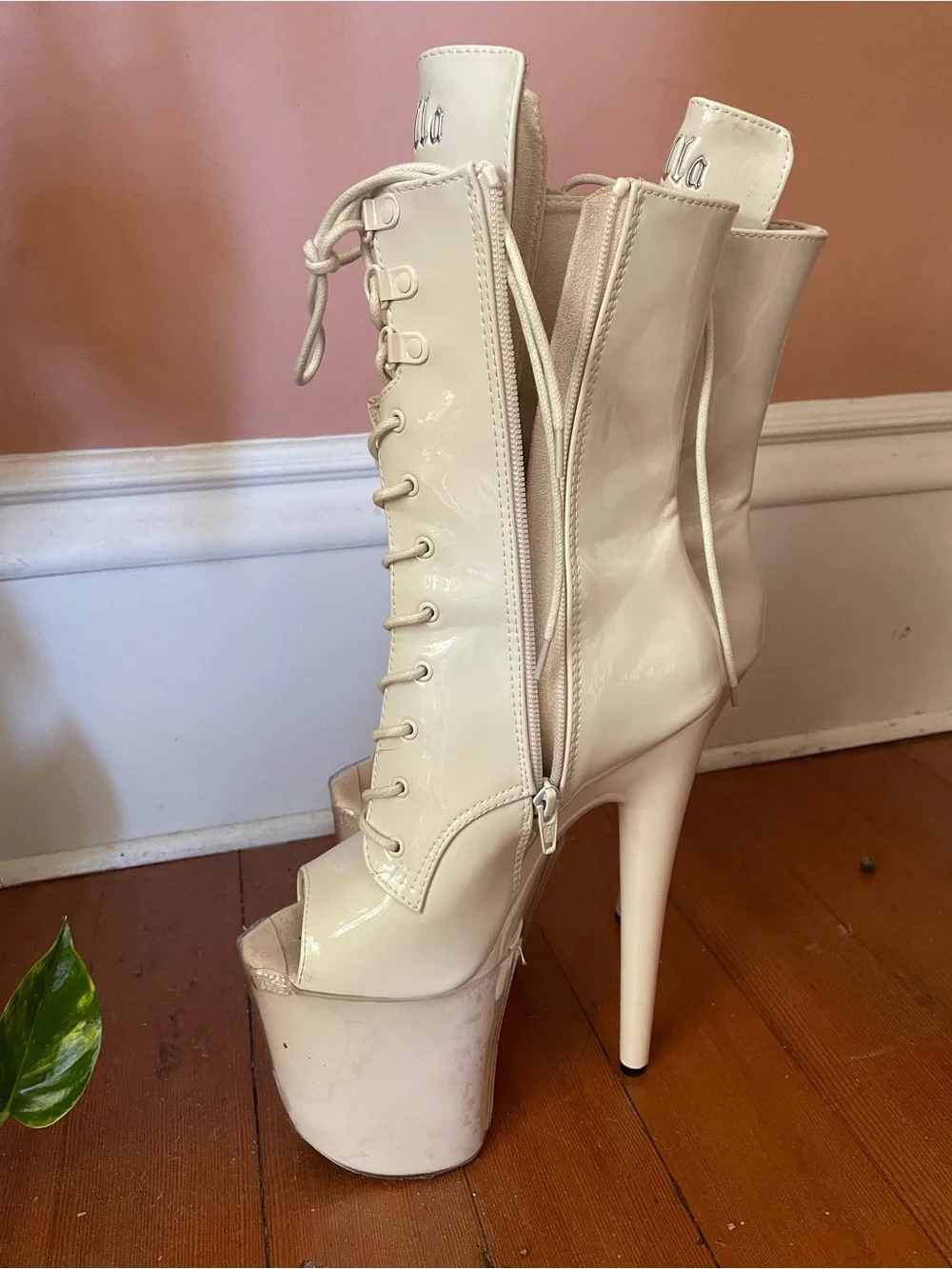 Hella Heels description no